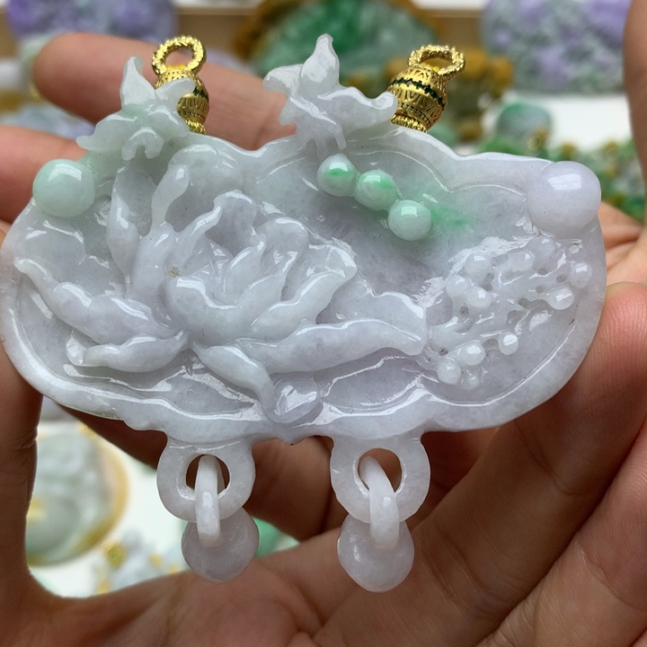 翡翠颈饰未镶嵌翡翠