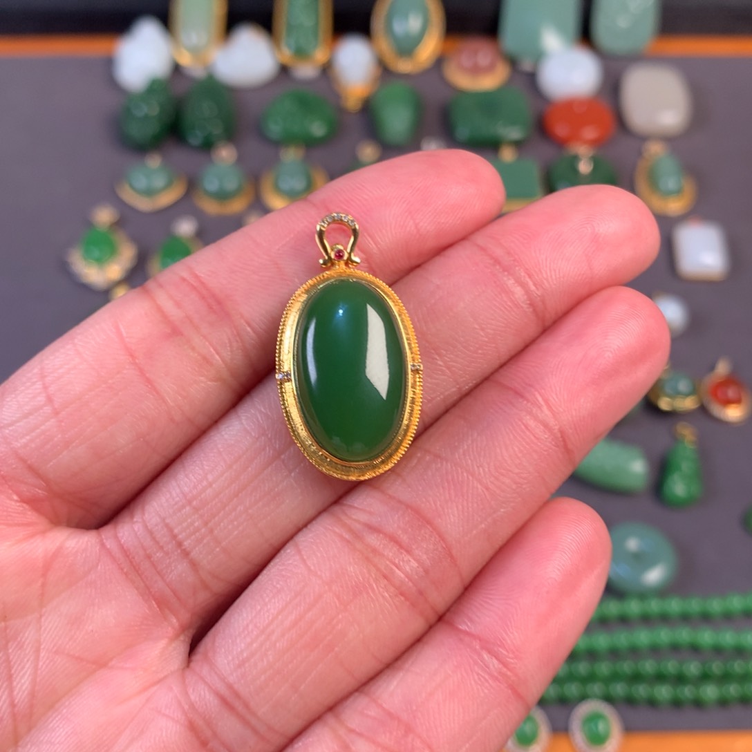 和田玉颈饰18K金镶嵌