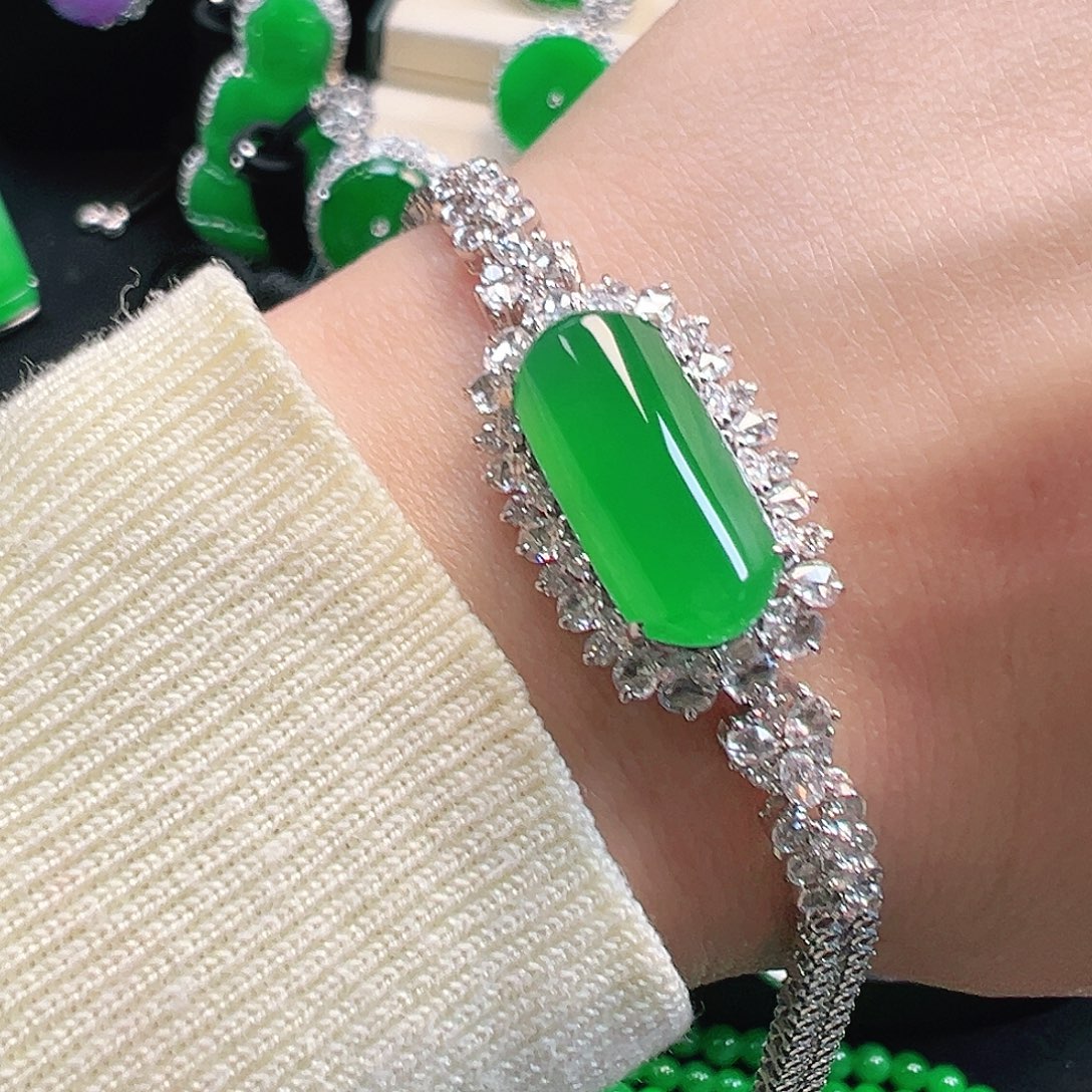 翡翠18K金镶嵌颈饰手链