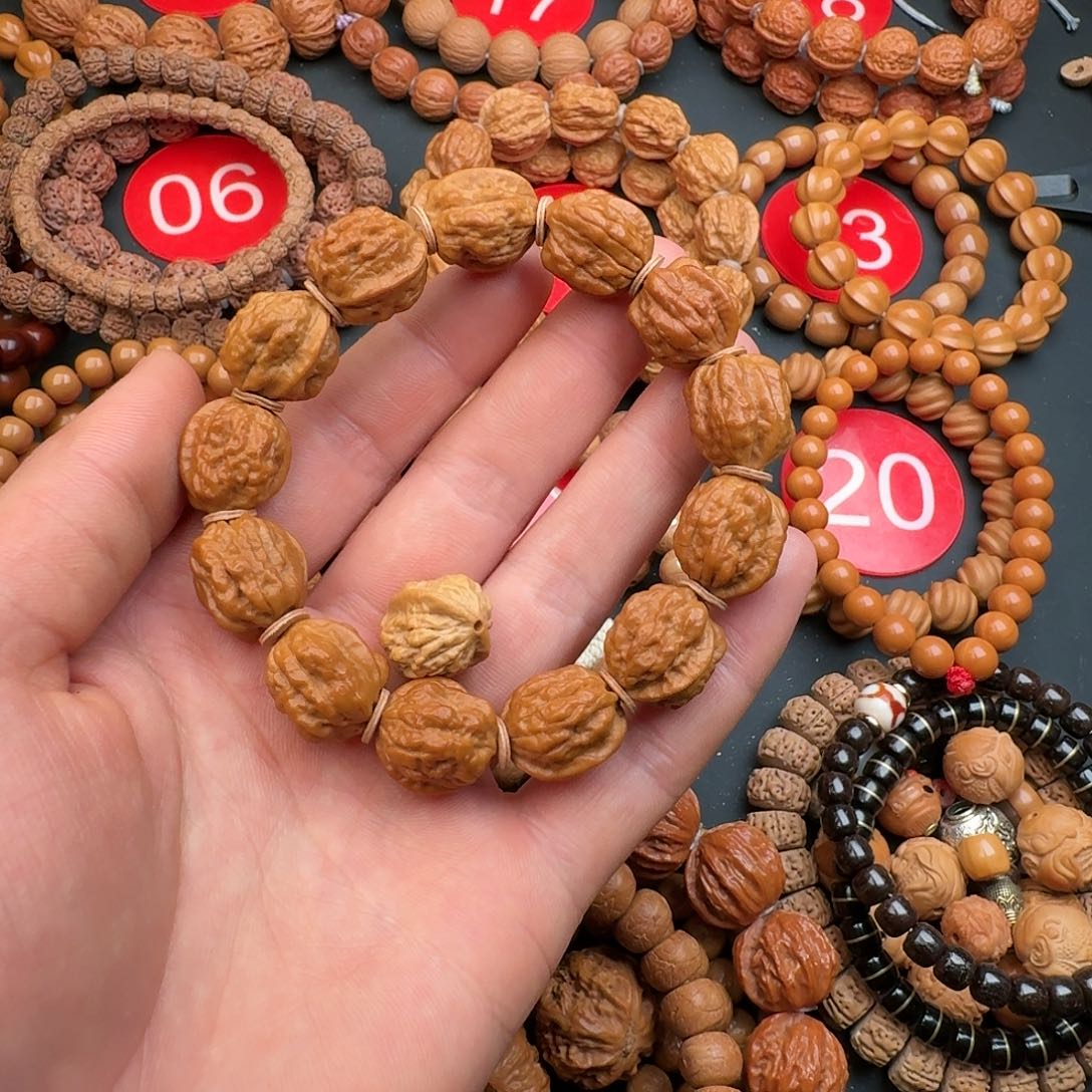 文玩核桃手串向*蛤蟆头