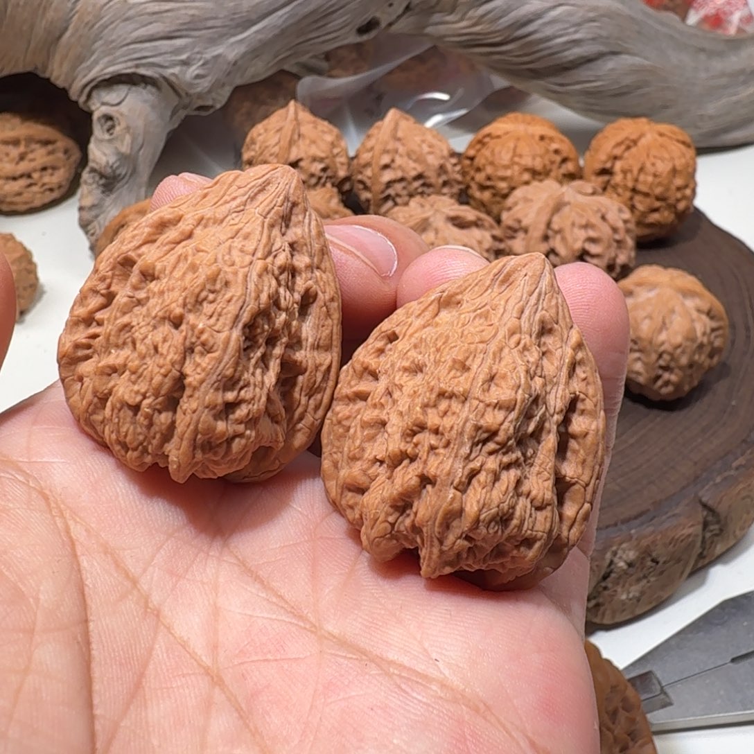 文玩核桃吊坠虫眼原树鸭嘴