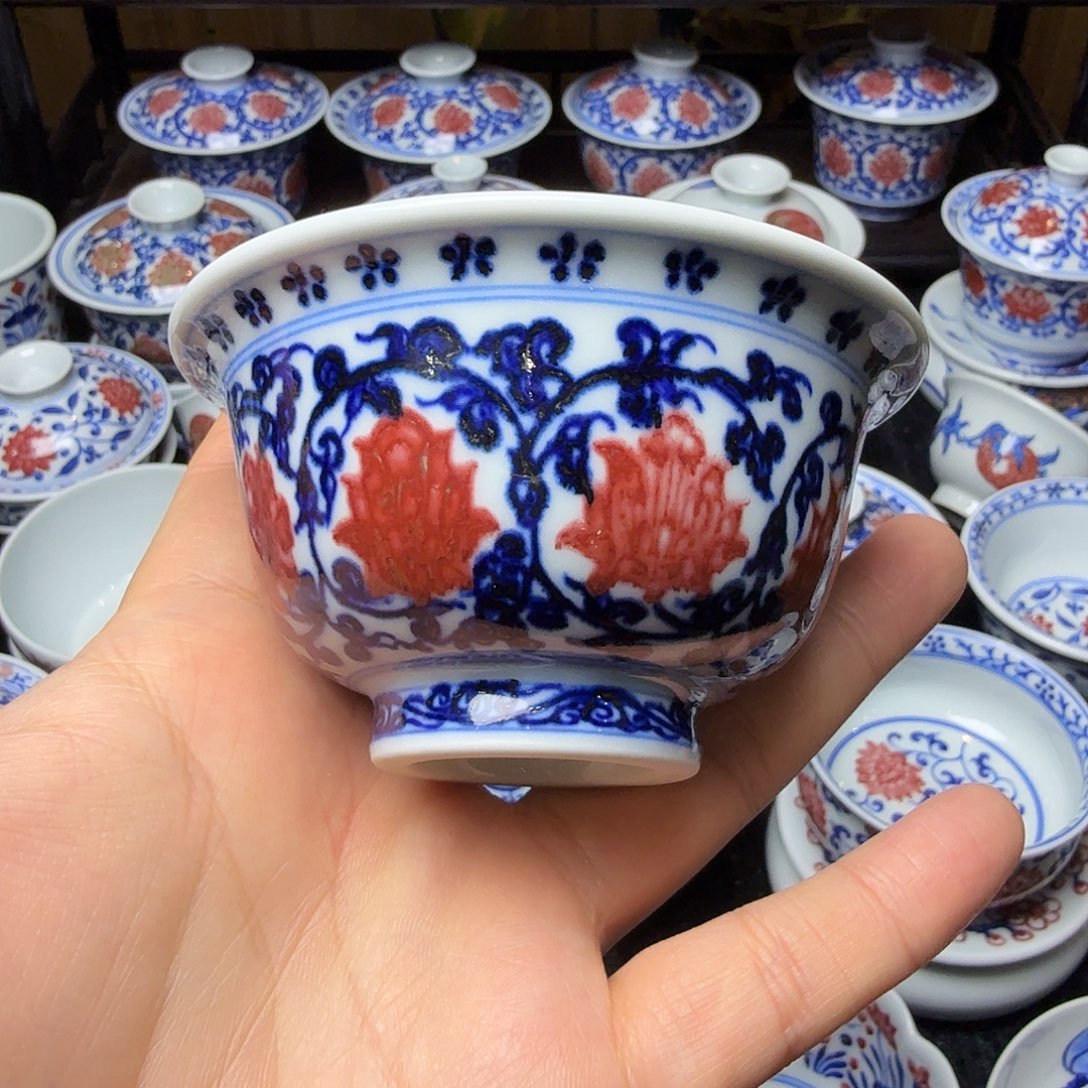 青花釉里红双狮压手杯