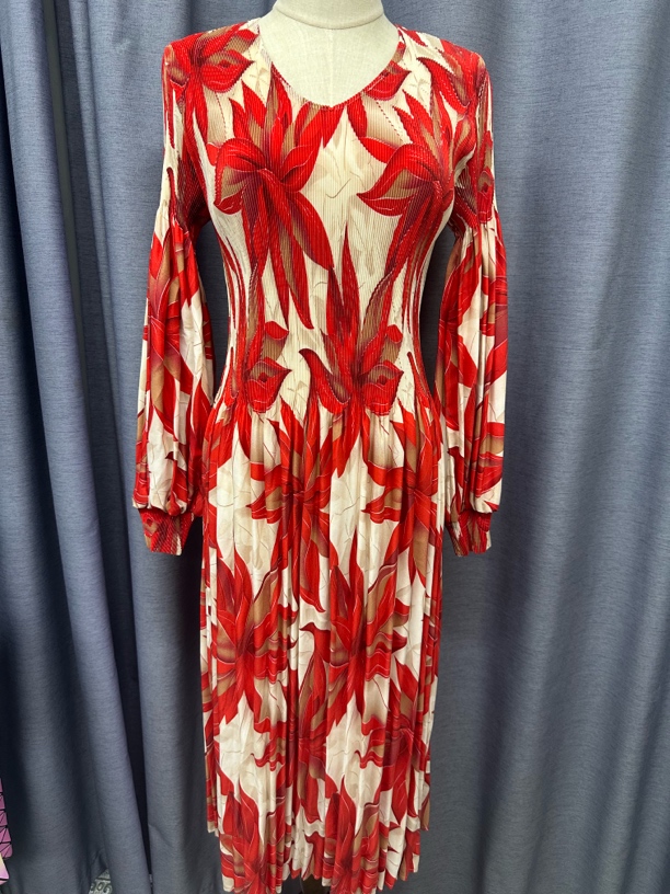 三宅褶皱印花连衣裙