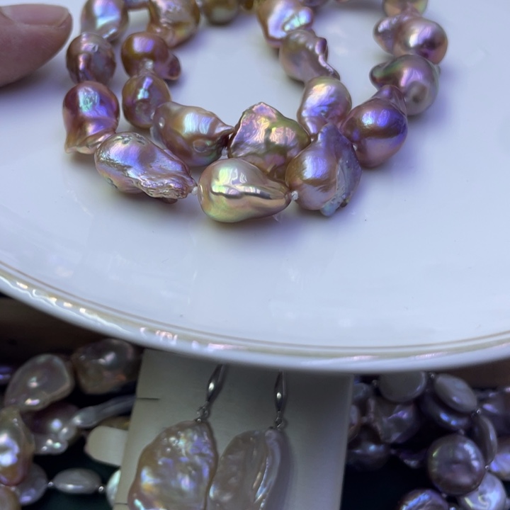 淡水珍珠颈饰合金小**满