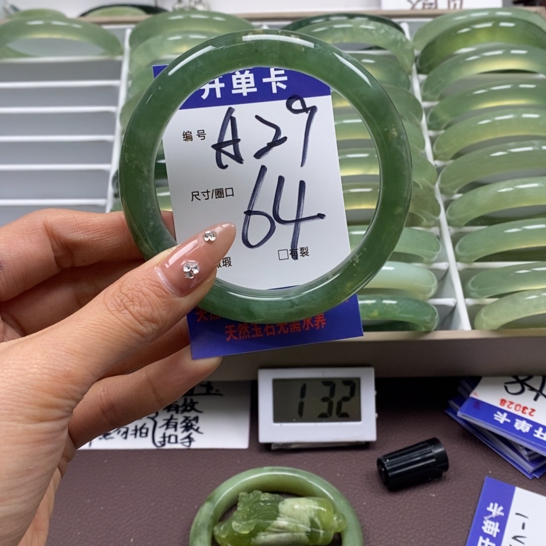 蛇纹石玉手镯未镶嵌
