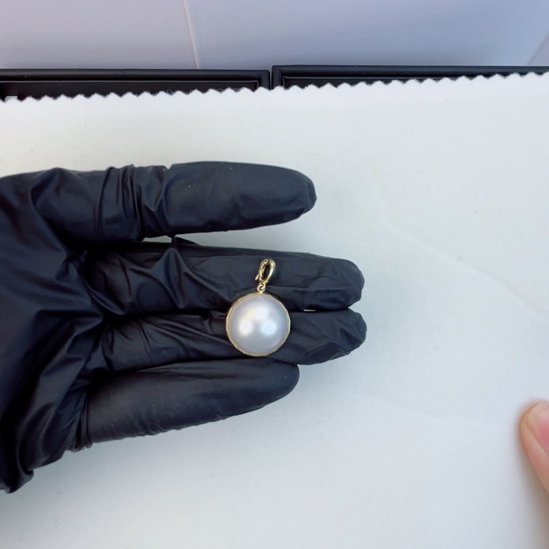 18K金镶嵌拼合珍珠（马贝珠）吊坠(不含链)