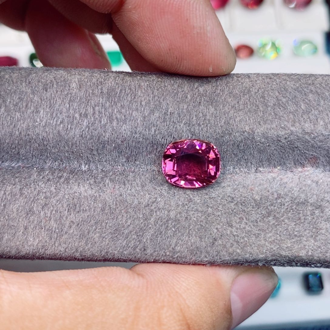 碧玺裸石未镶嵌卢比来3.13克拉