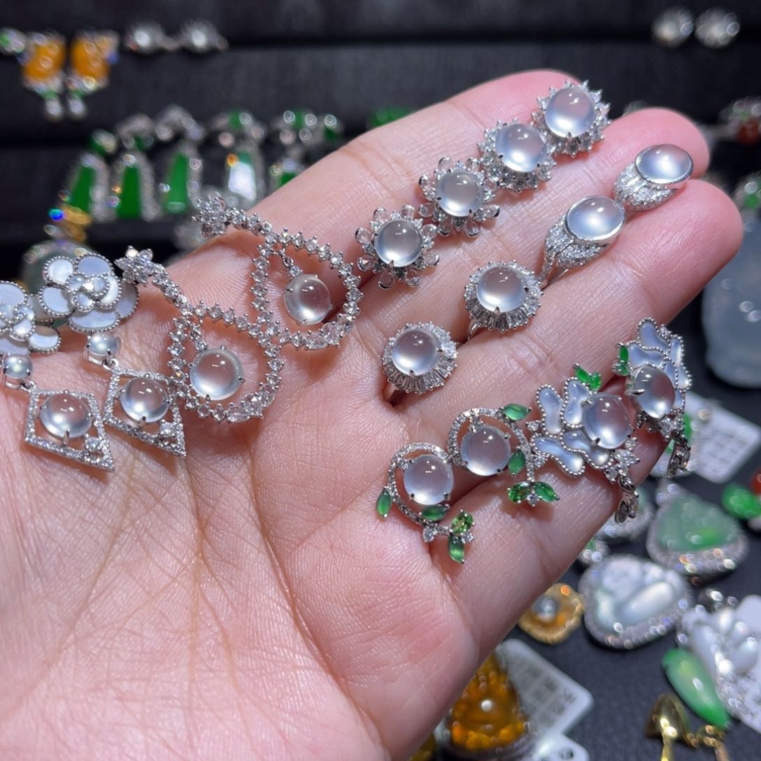 翡翠耳饰18K金镶嵌冰蛋耳饰