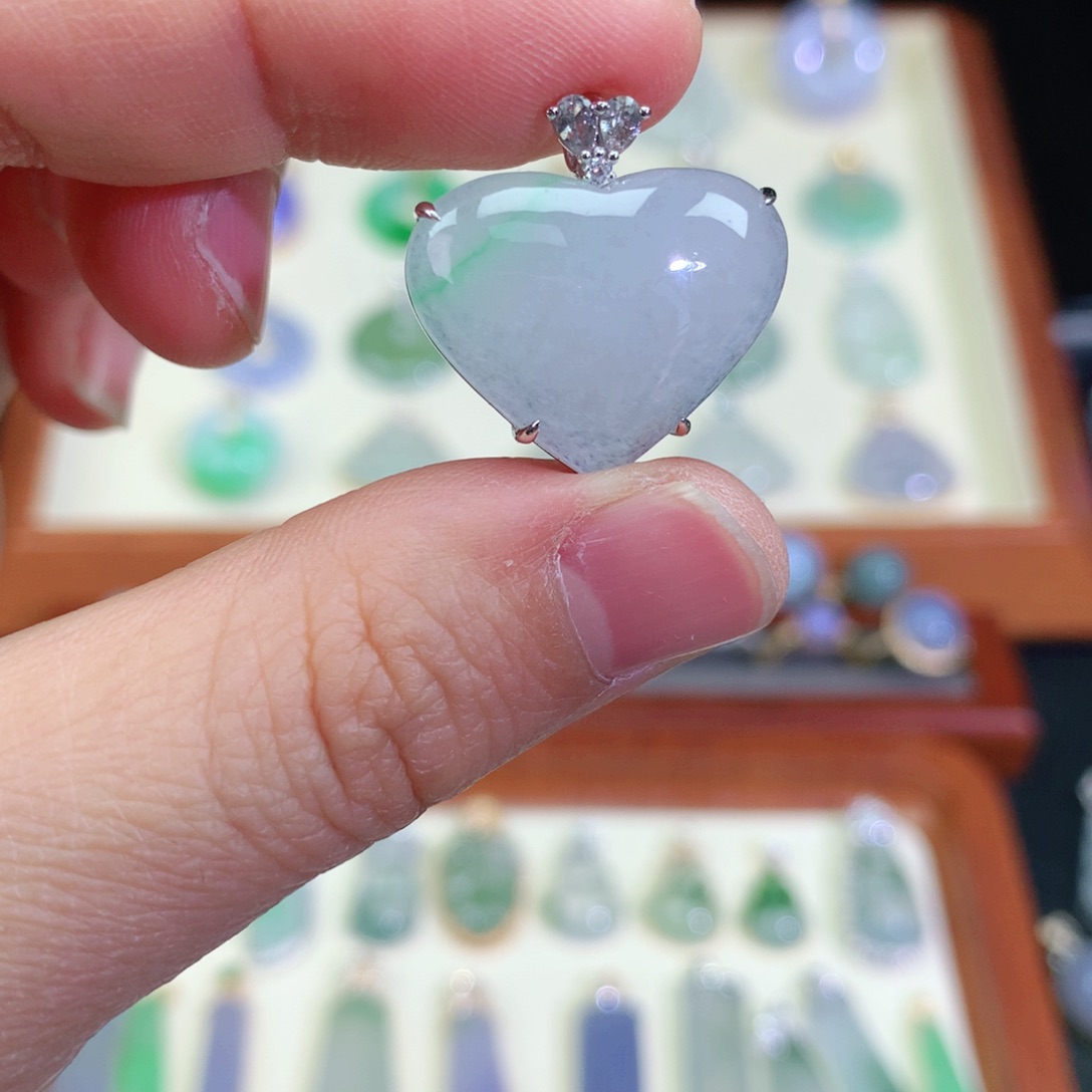 翡翠颈饰18K金镶嵌天然翡翠吊坠a货