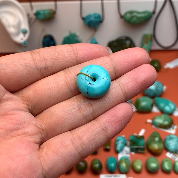 城***工绿松石未镶嵌珠宝奇石