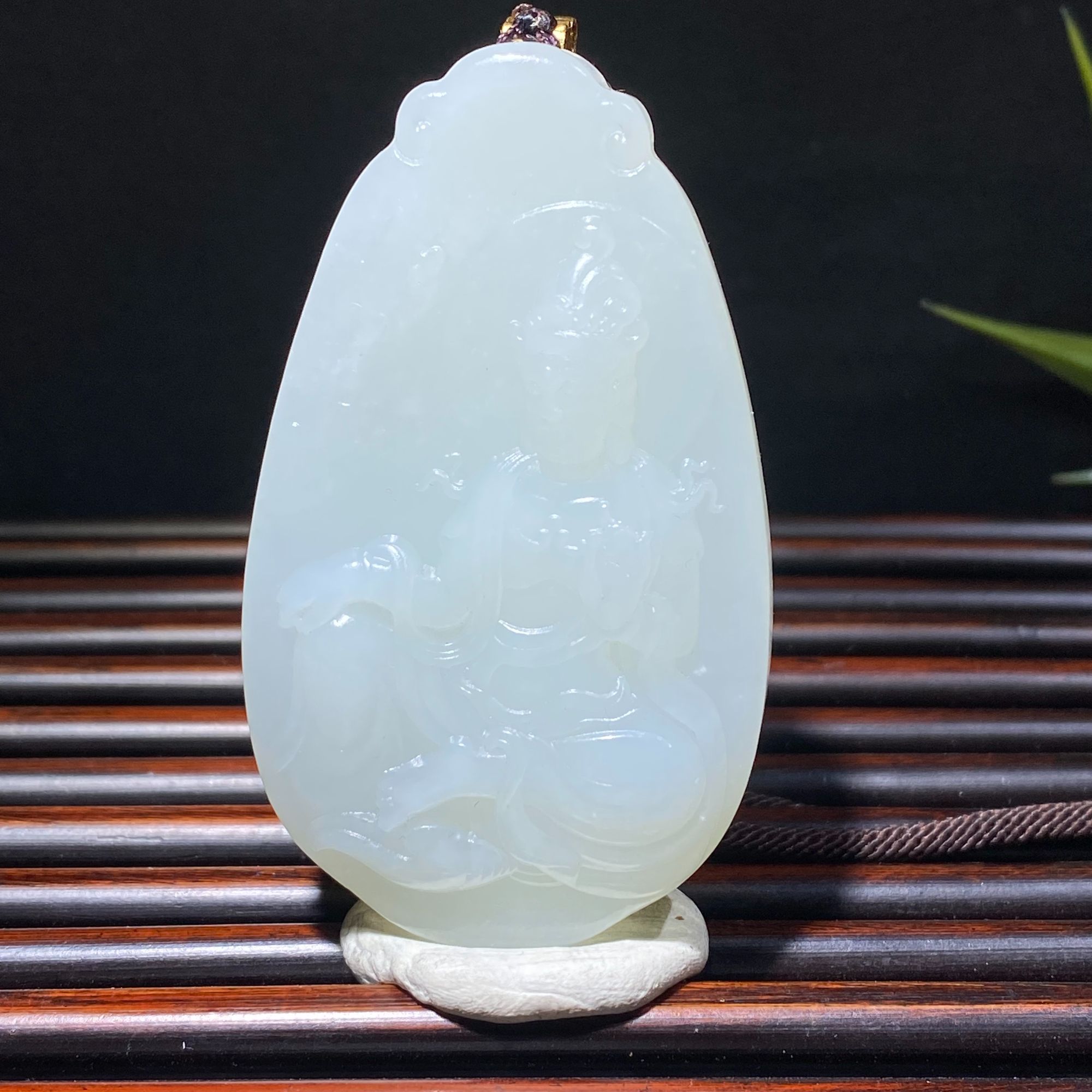 和田玉精品随型观音白色时尚精雕