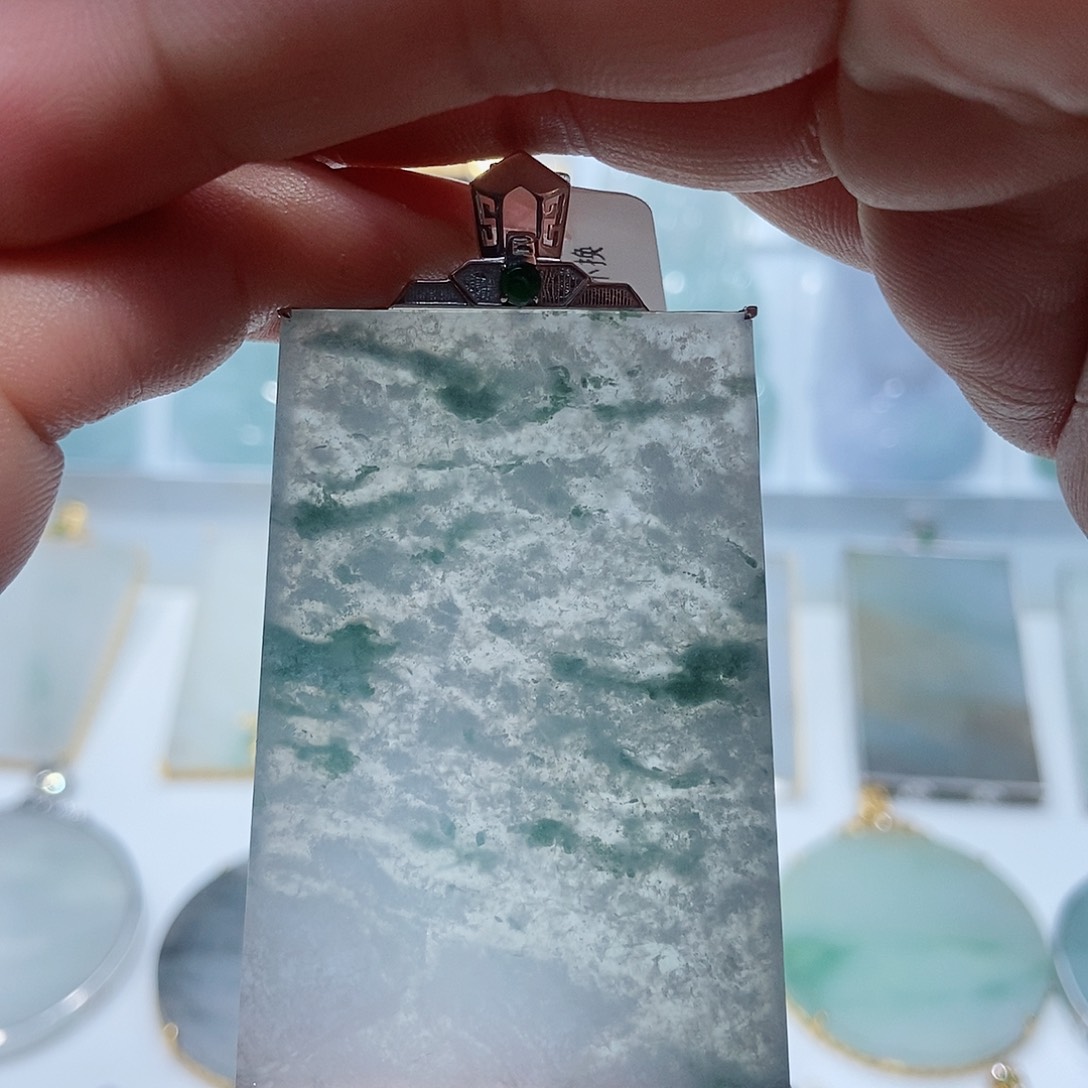 翡翠吊坠(不含链)18K金镶嵌