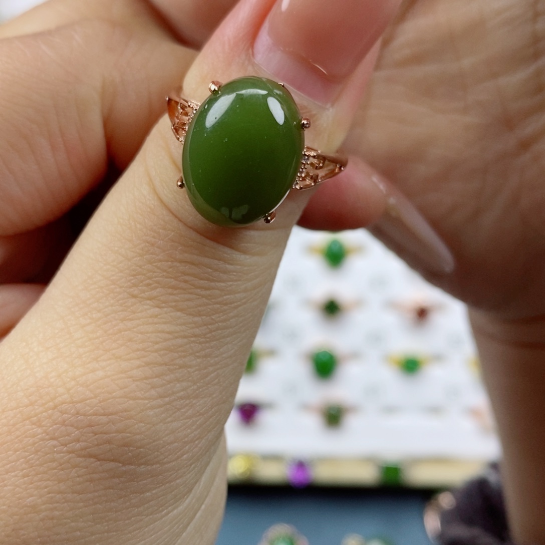 未镶嵌戒指和田玉