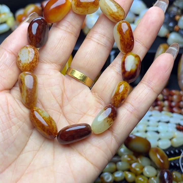 重***畏和田玉未镶嵌颈饰