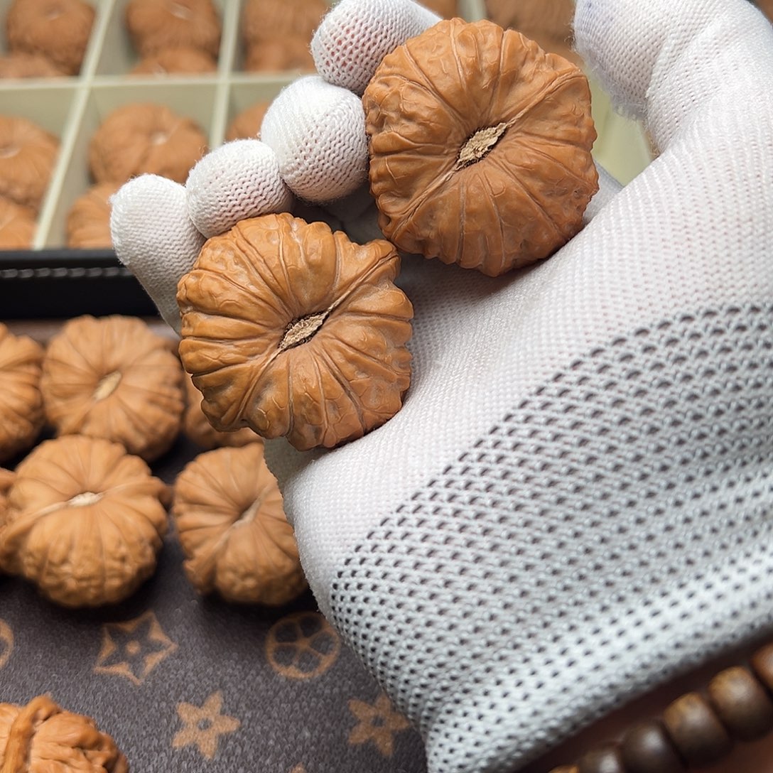 ᝰ****吊坠文玩核桃1031月亮