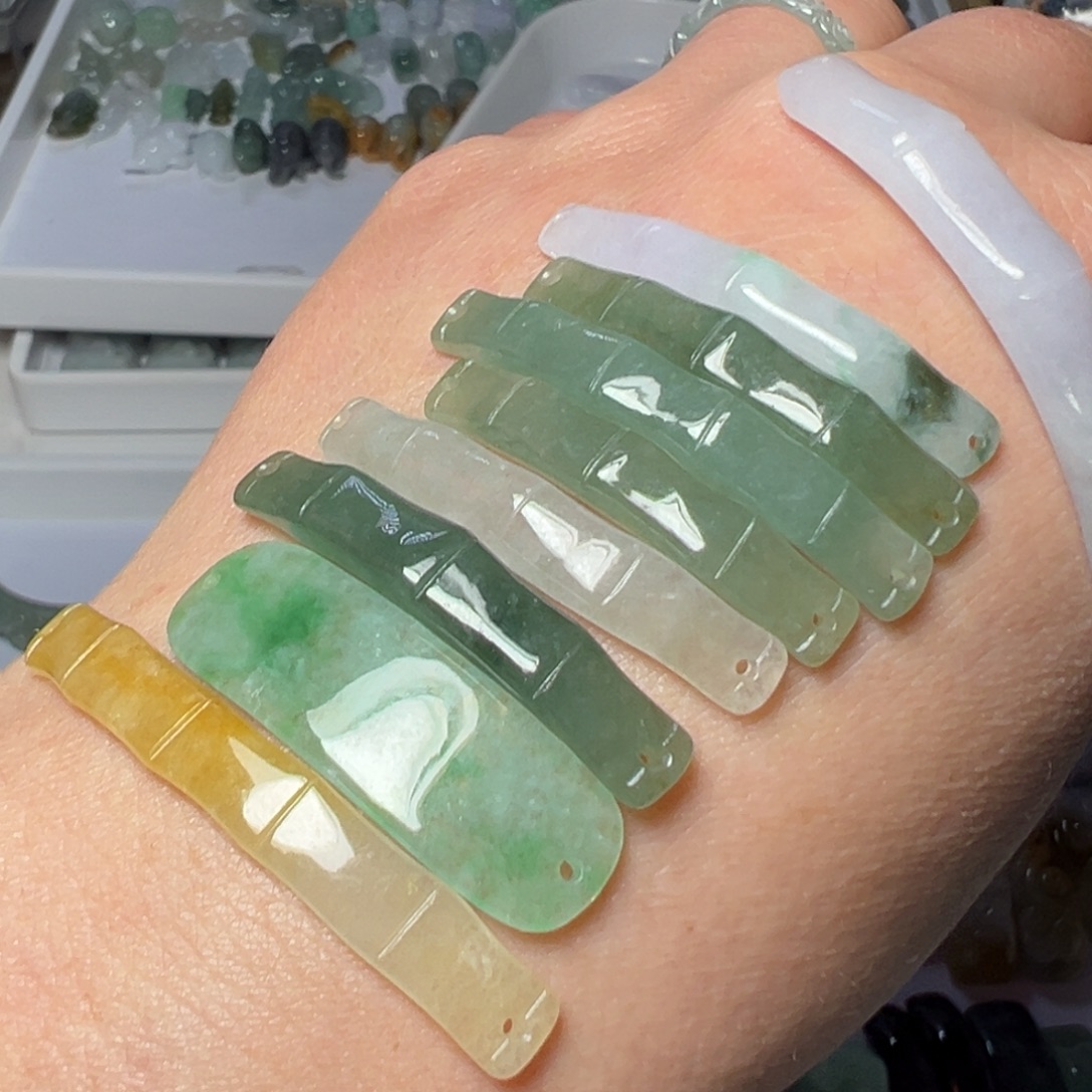 嘻***嘻翡翠未镶嵌颈饰手牌8个送一个900块