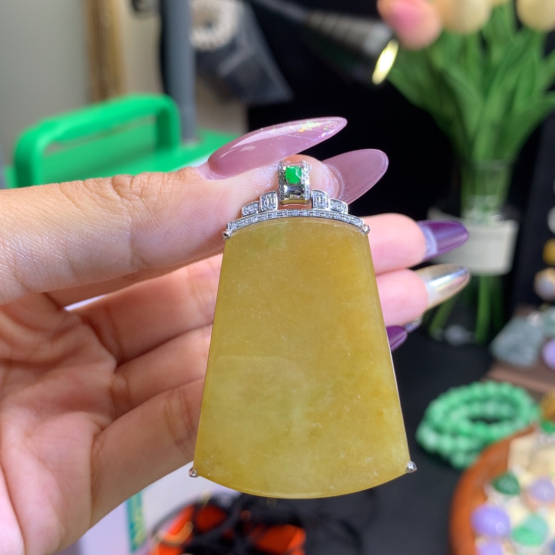 颈饰18K金镶嵌翡翠