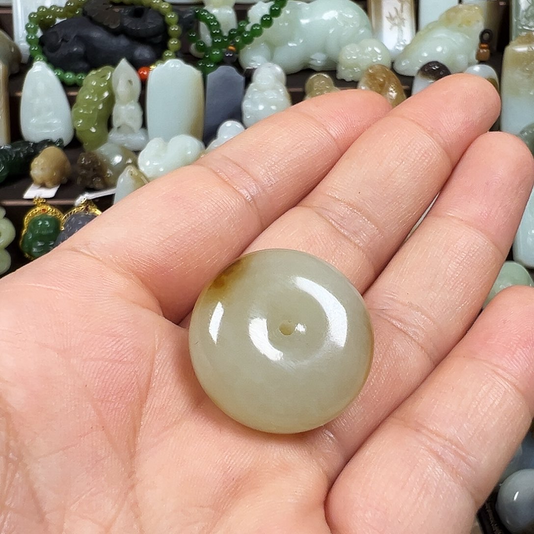 晓***文和田玉未镶嵌颈饰