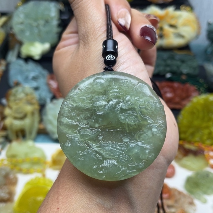 蛇纹石玉未镶嵌颈饰