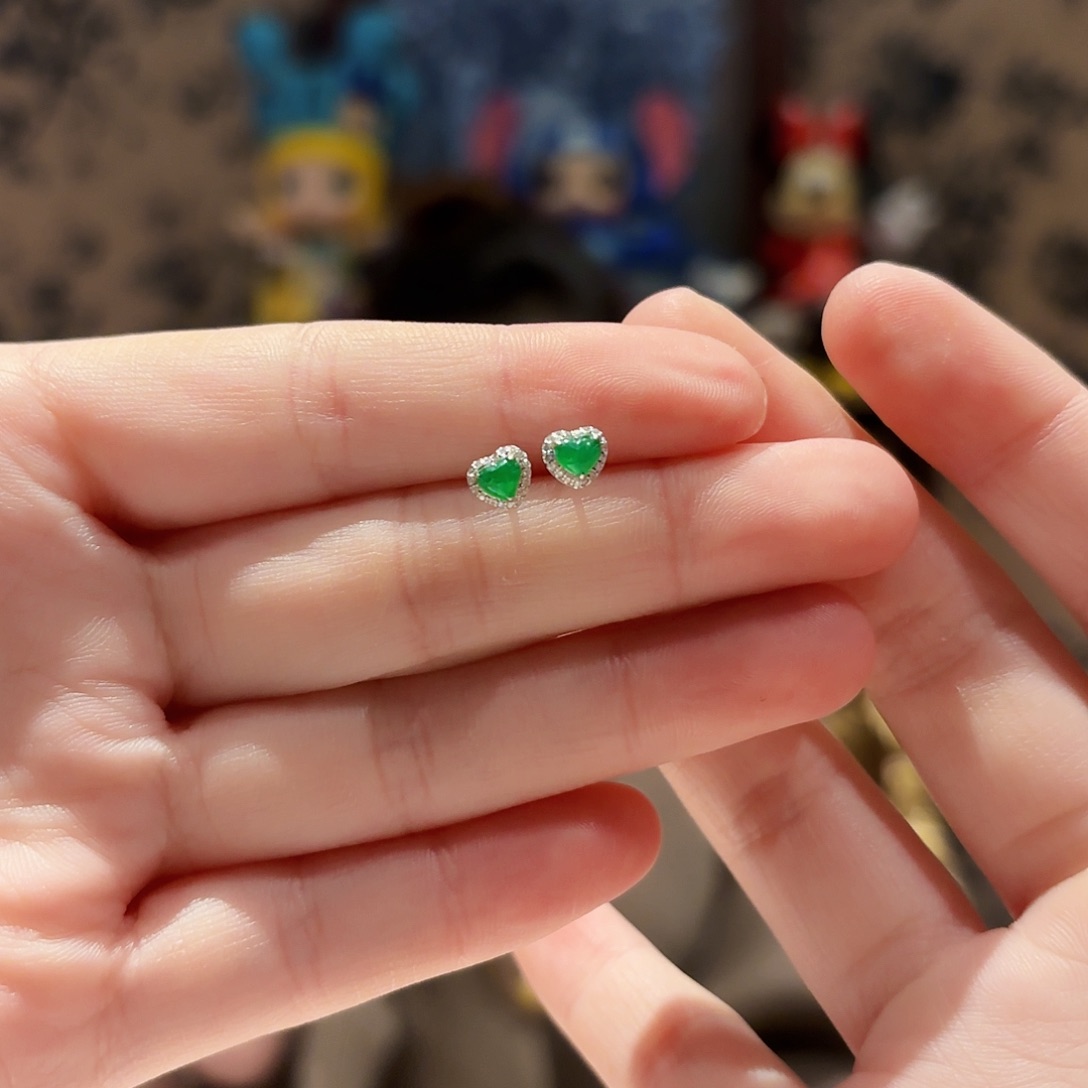 18K金镶嵌翡翠耳饰