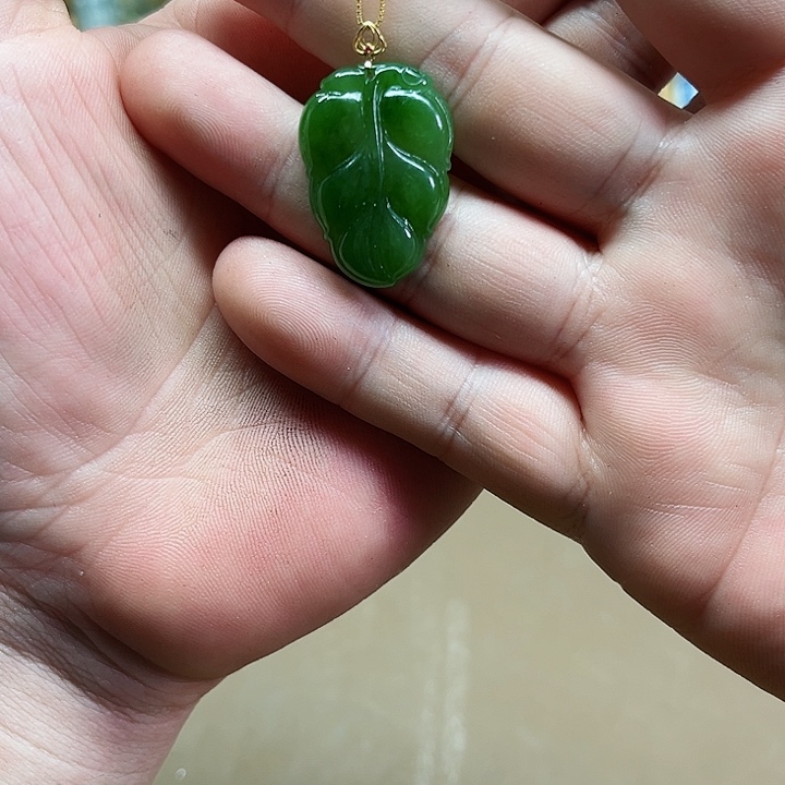 18K金镶嵌手链和田玉好****多