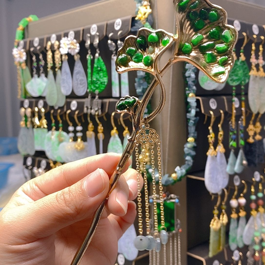 未镶嵌翡翠耳饰翡翠