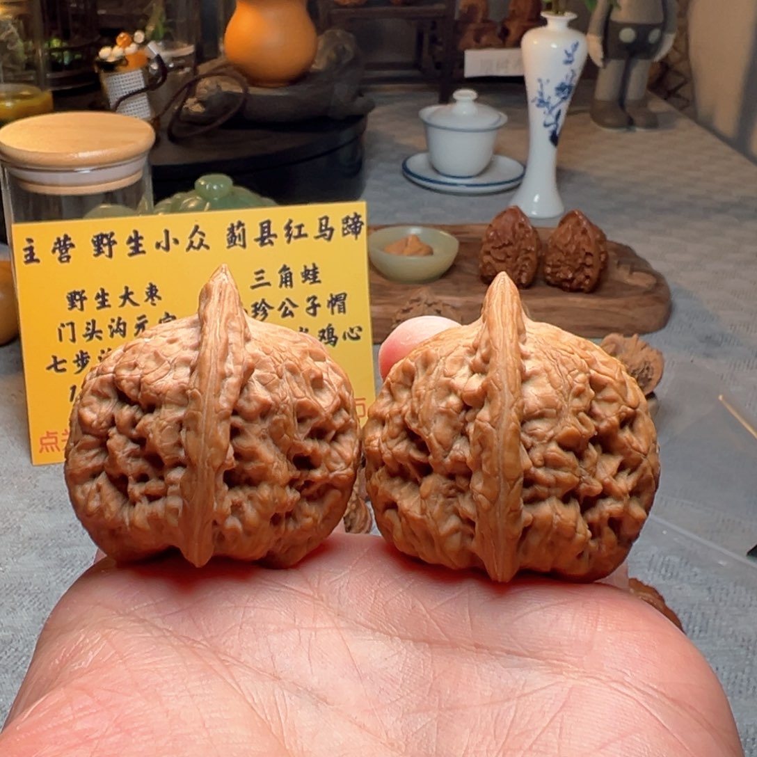 文玩核桃吊坠野生赤龙523