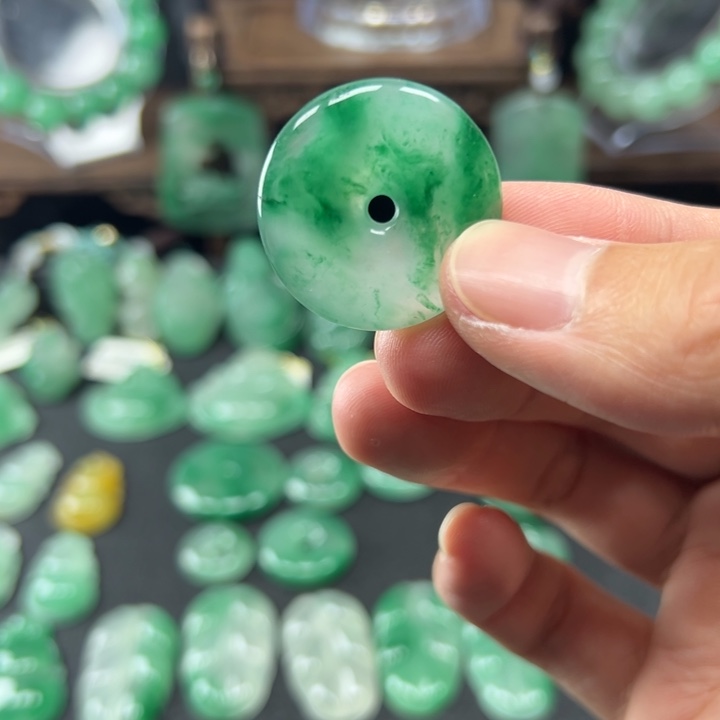 石英质玉颈饰未镶嵌