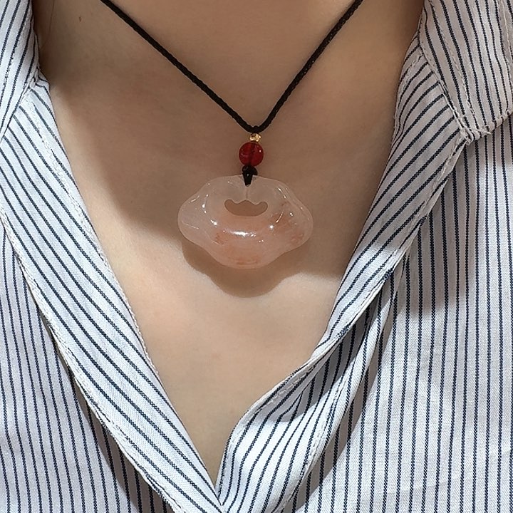 石英质玉合金颈饰