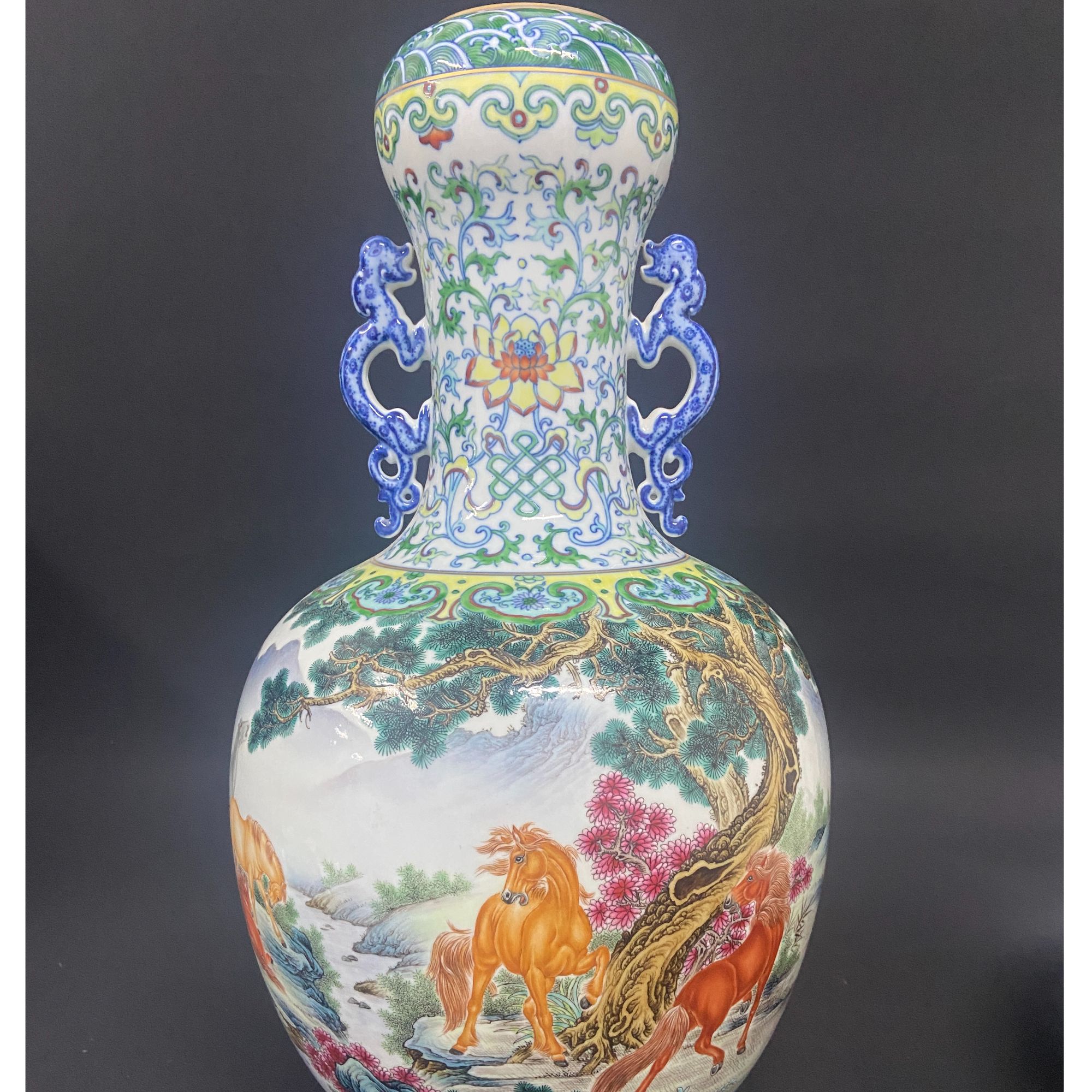 清 粉彩缠枝花卉松鹤八骏双螭龙赏瓶