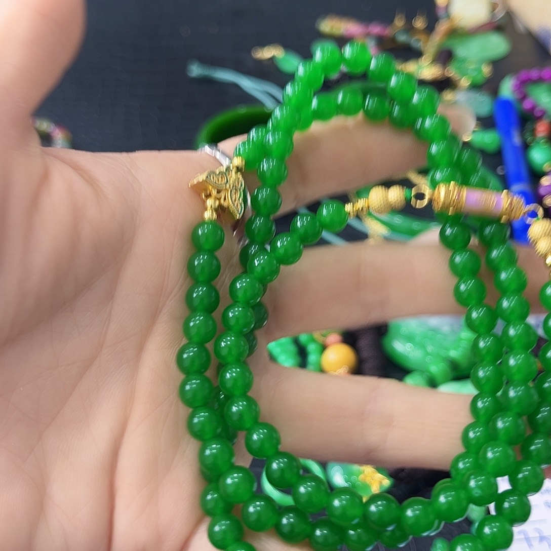 翡翠手镯未镶嵌多样性