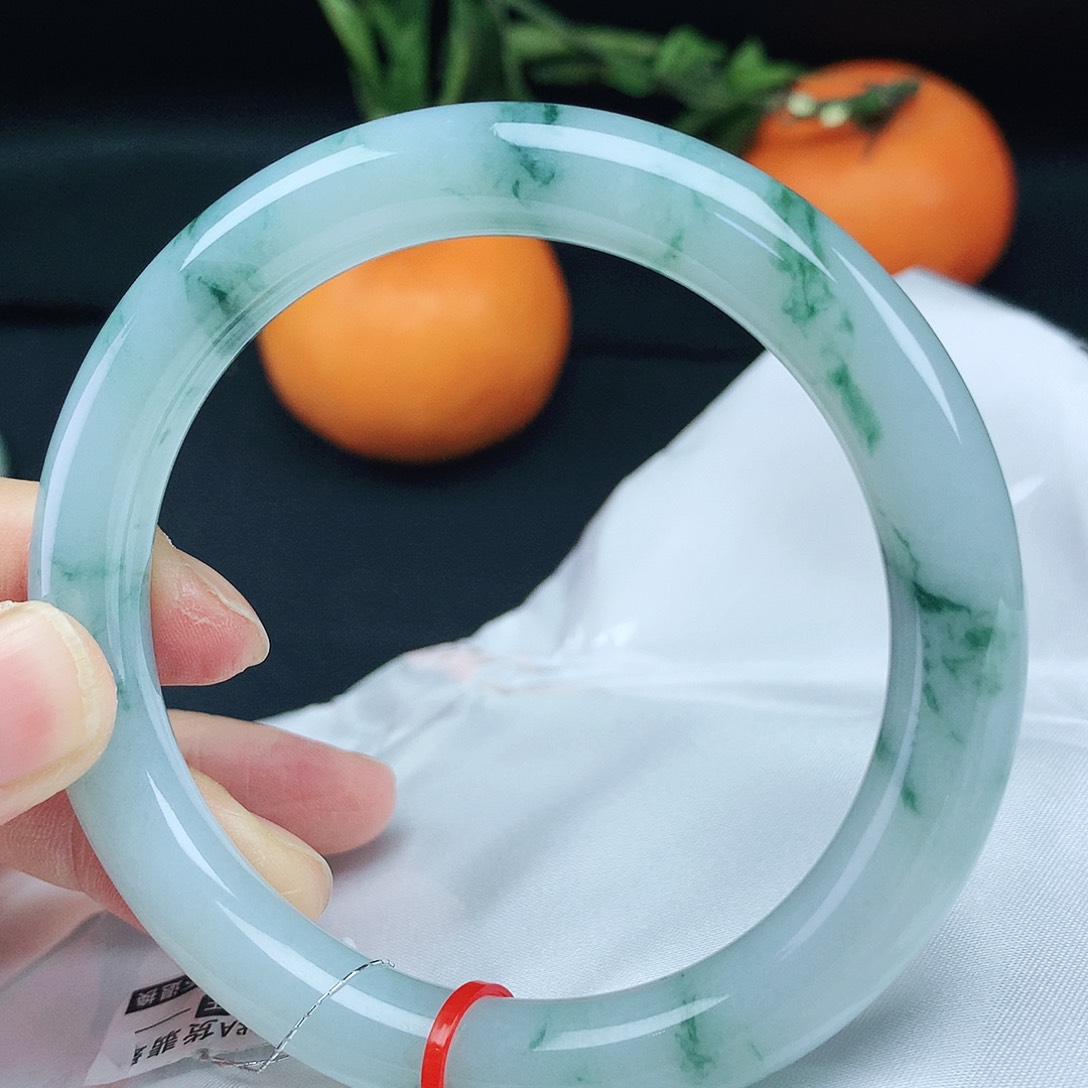 翡翠手镯未镶嵌61圈