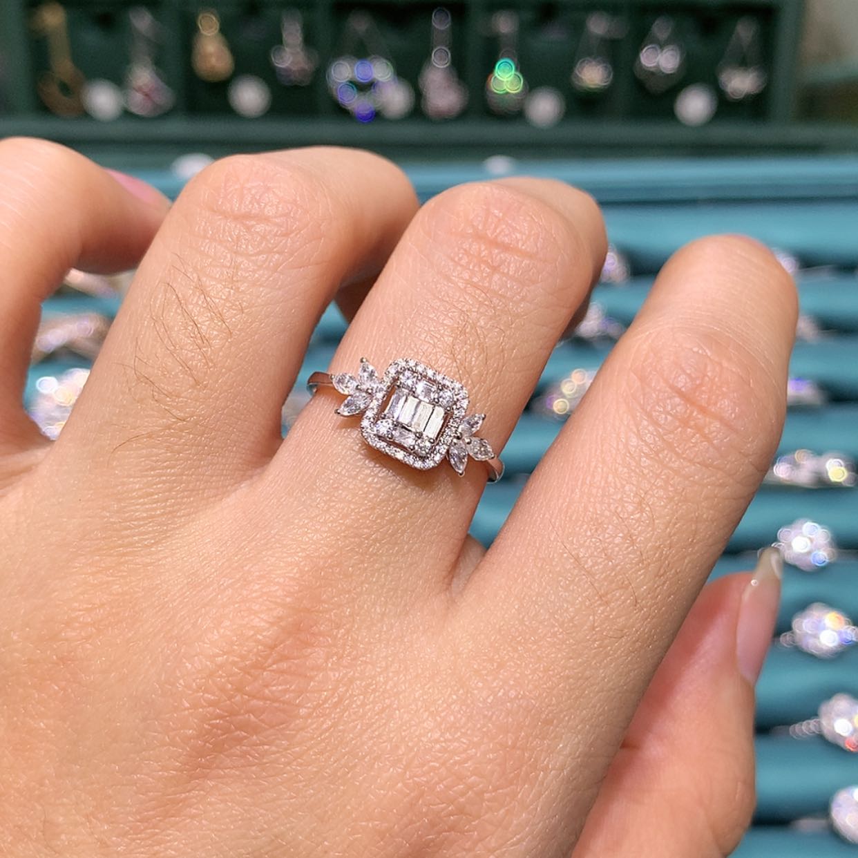 【闪购商品】钻石戒托18K金镶嵌钻石戒指