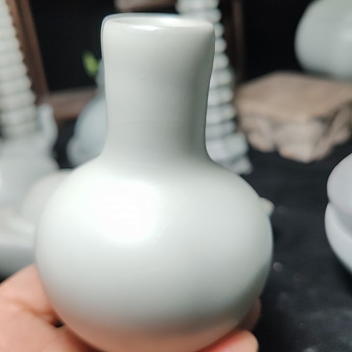 官瓷天青釉小花瓶