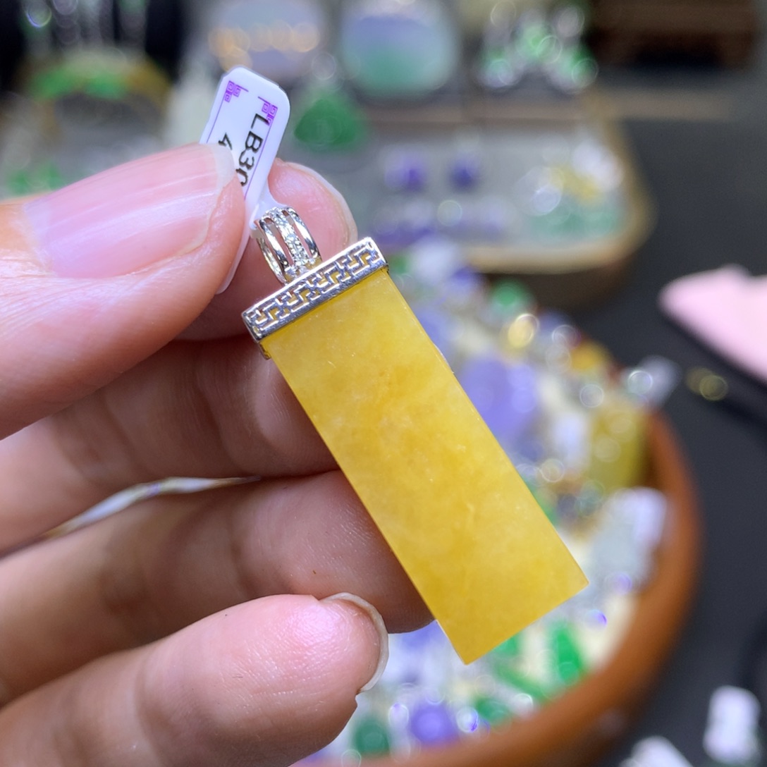 翡翠18K金镶嵌颈饰翡翠吊坠项链