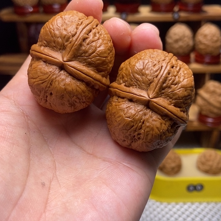 文玩核桃吊坠脑纹三棱33