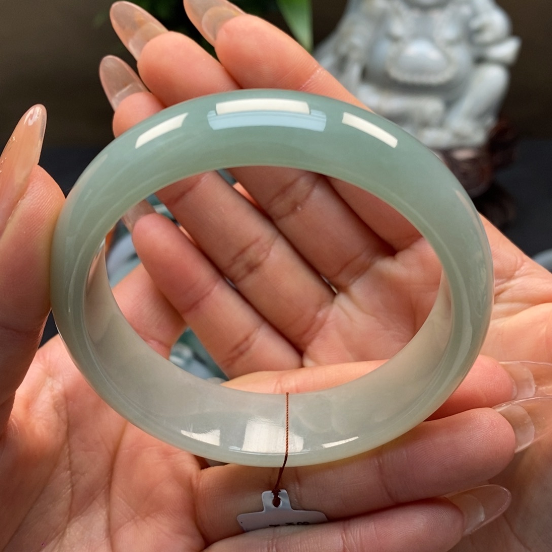 翡翠手镯未镶嵌天然
