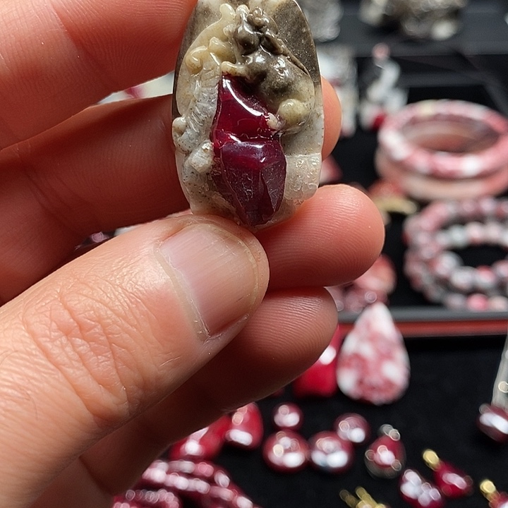 天然辰砂天然朱砂雕刻貔貅