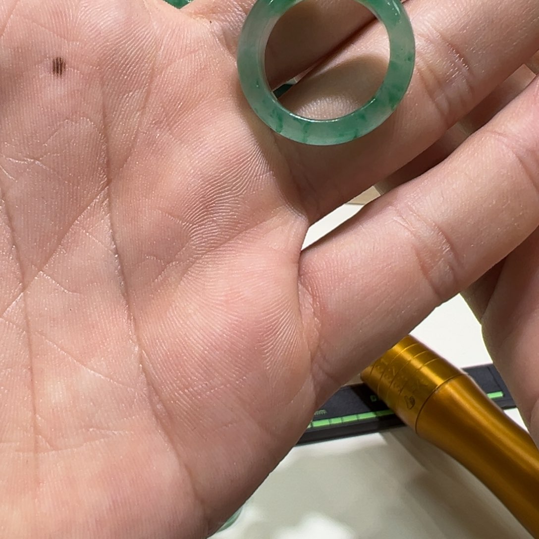 石英质玉颈饰未镶嵌星**?