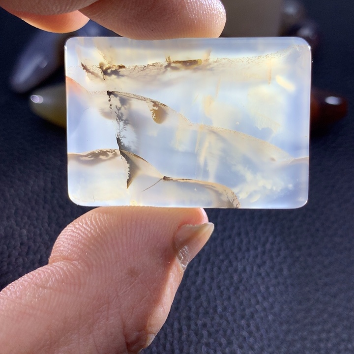 李***发玛瑙/玉髓未镶嵌颈饰