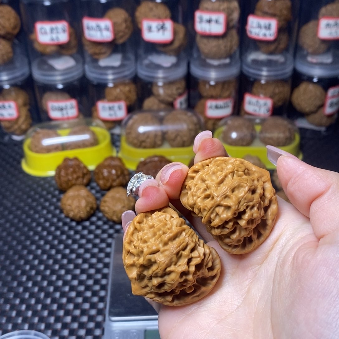 文玩核桃吊坠龙门涧42.8
