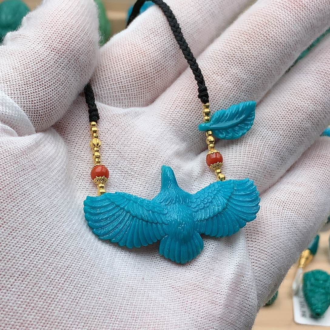 绿松石未镶嵌颈饰