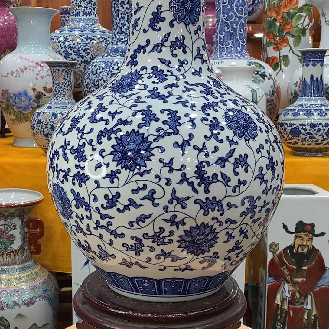 摆件淡*景德镇陶瓷天球瓶