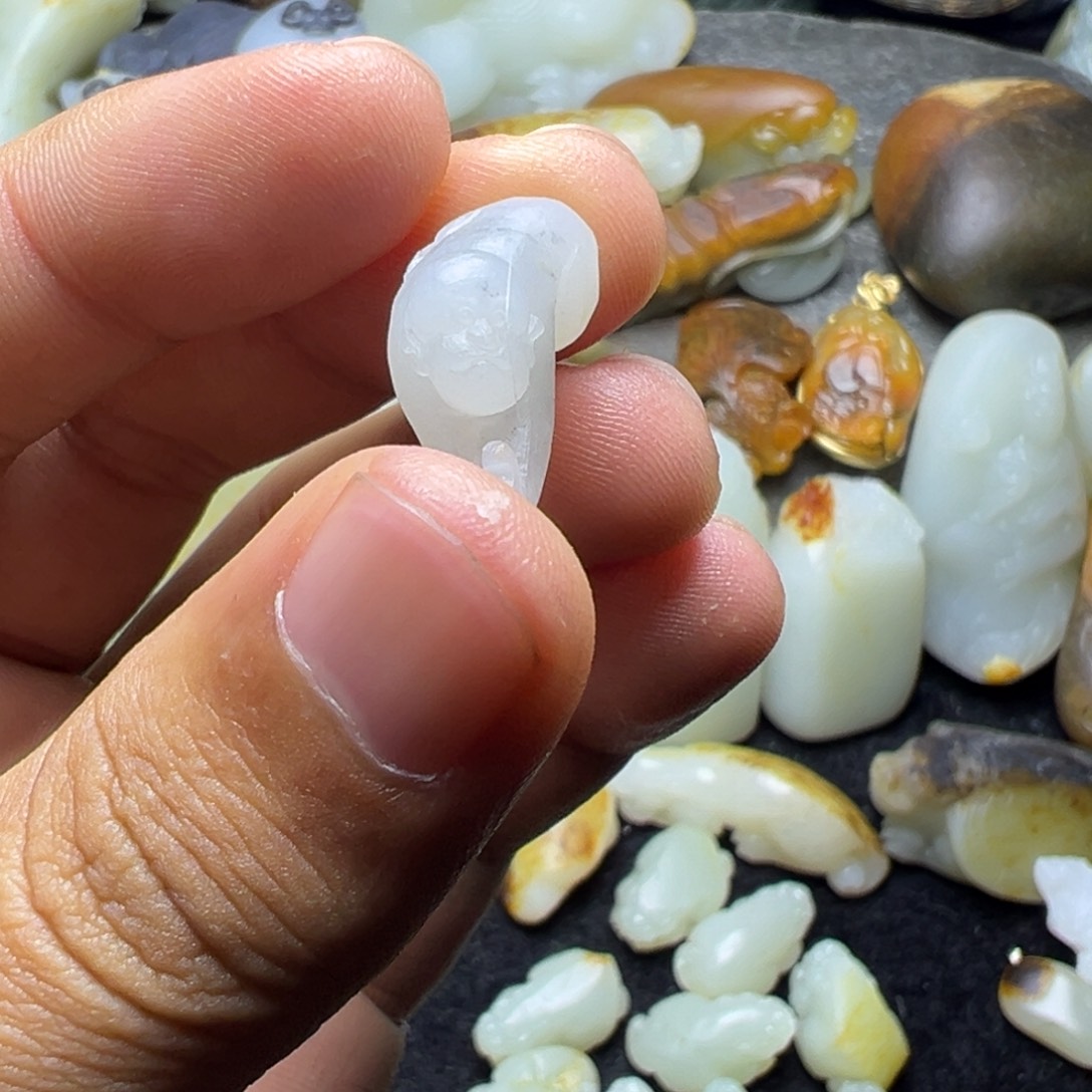 和田玉未镶嵌挂件