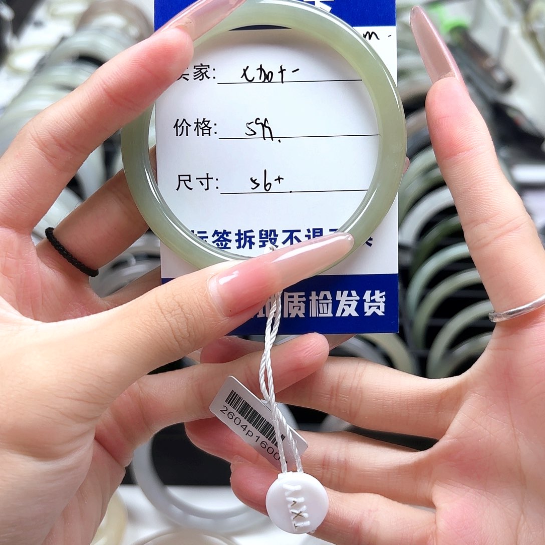 七***一和田玉未镶嵌手镯