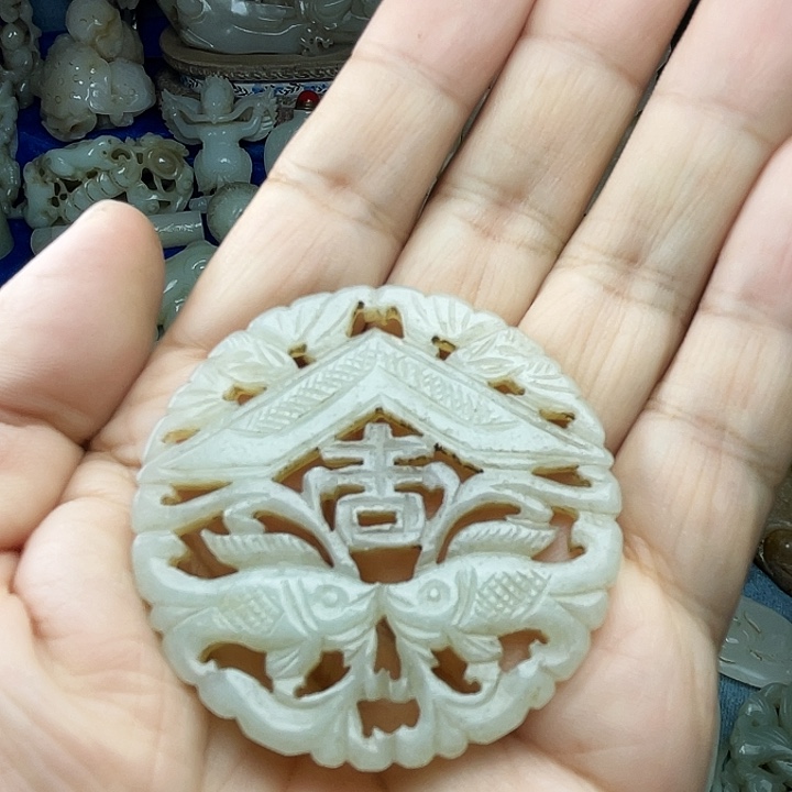 颈饰未镶嵌和田玉（青白玉）