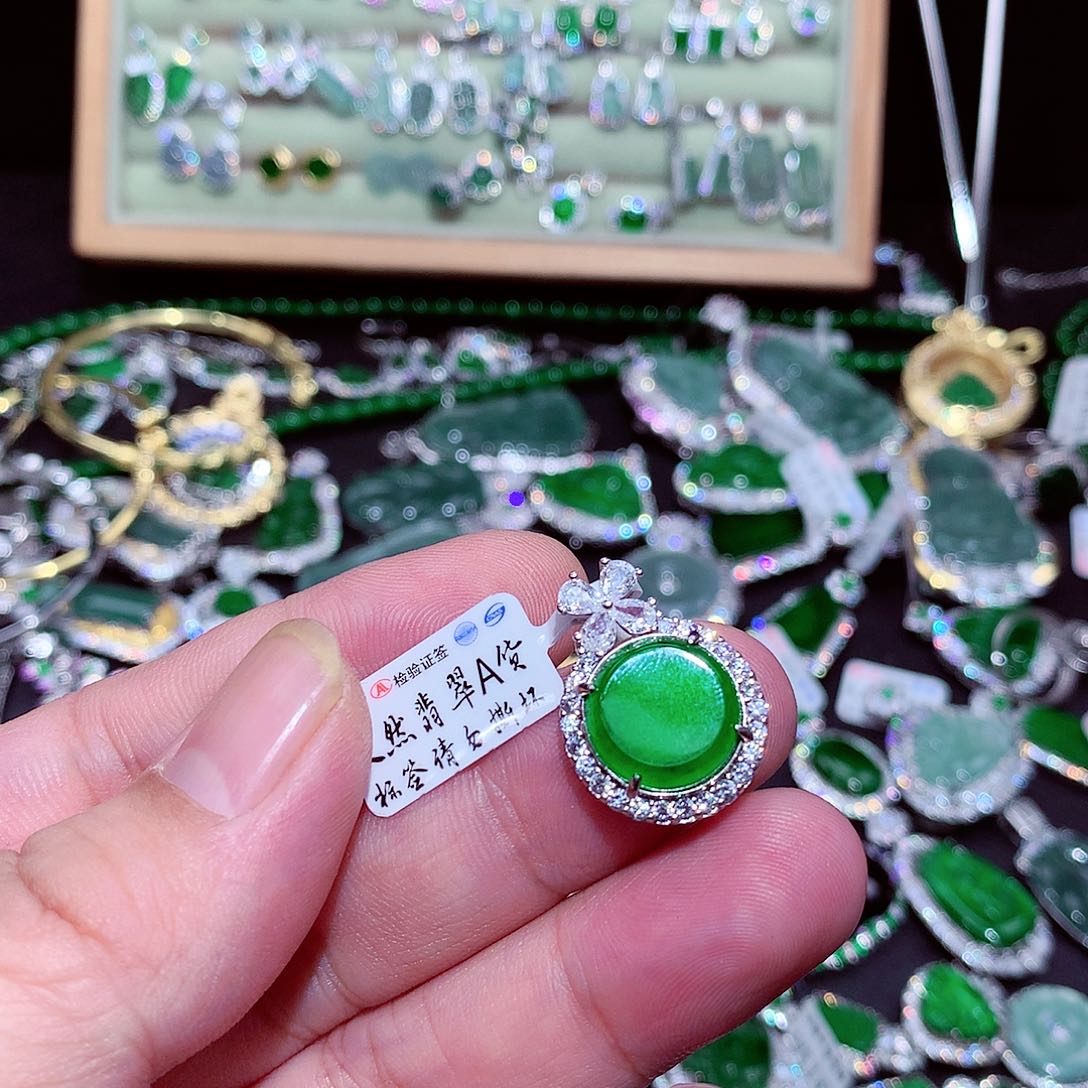 【闪购商品】翡翠吊坠(不含链)未镶嵌