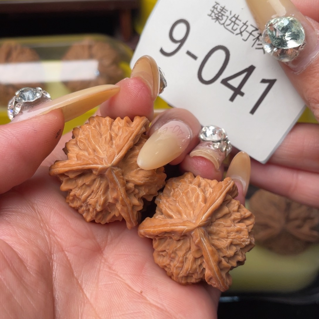 文玩核桃把件35盘山正奔