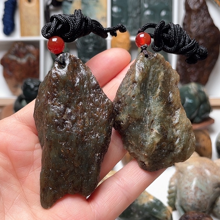 未镶嵌岫岩河磨玉（透闪石质玉）挂件