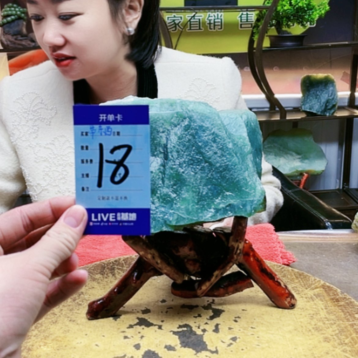 【闪购商品】蛇纹石玉原石未镶嵌梦**动